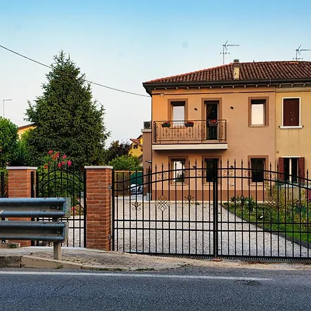Semesterbostad Ap 2 Free Parking Romantic Garden Venice