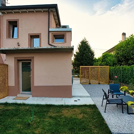 Semesterbostad Ap 2 Free Parking Romantic Garden Venice Mestre