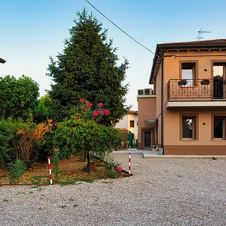 Semesterbostad Ap 2 Free Parking Romantic Garden Venice *